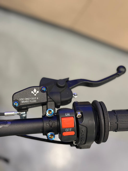 Formula Emoto Reservoir Bolts