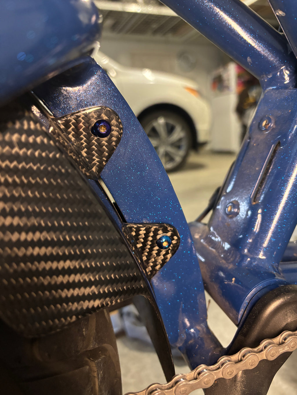 Flow carbon/ rear mud guard super 73 Titanium bolts